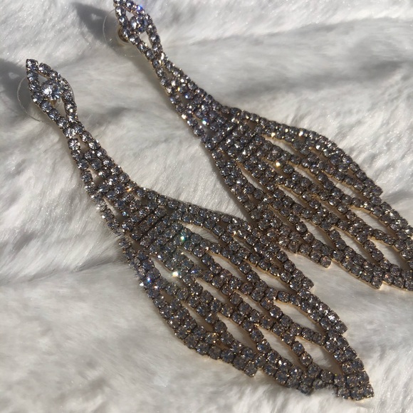 Jeweled 3 inch drop sparkling stunner Eyecatcher✨ - Picture 12 of 12